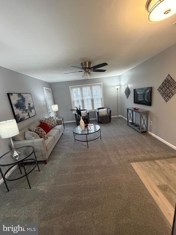 Foto del edificio - 102 Stonehurst Ct