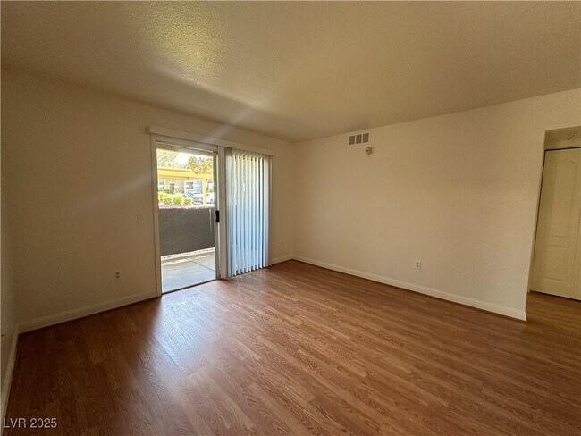 Foto del edificio - 5055 W Hacienda Ave