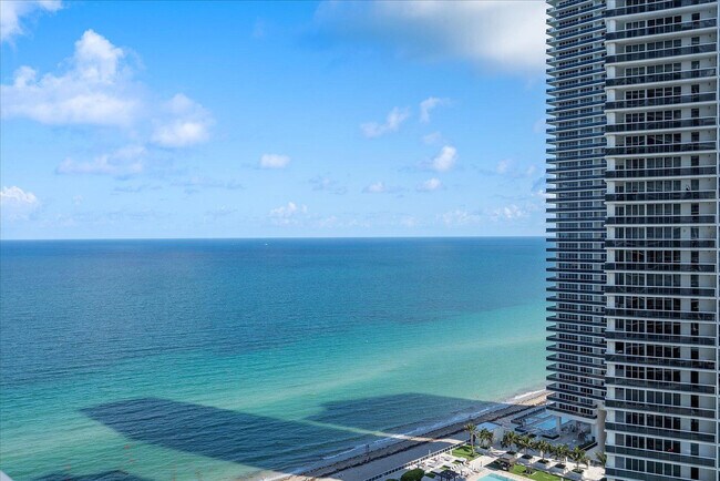 Foto del edificio - 4011 S Ocean Dr