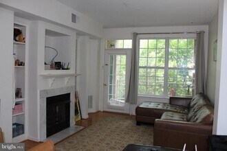 Building Photo - 2663 Manhattan Pl