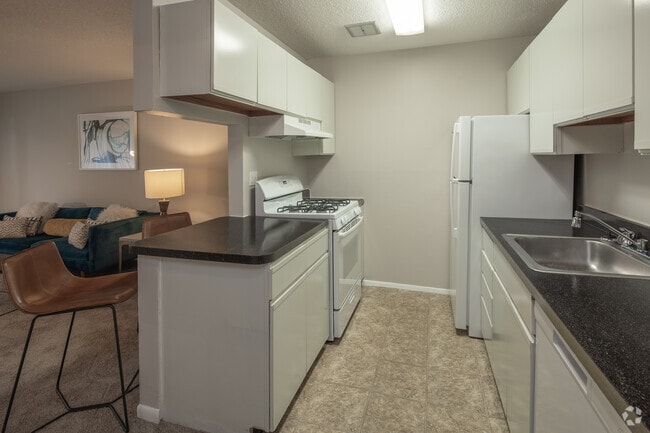 2BR-1BA-858-SF - Willow Hill