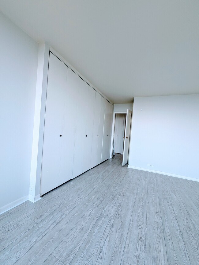 Foto del edificio - 5445 N Sheridan Rd