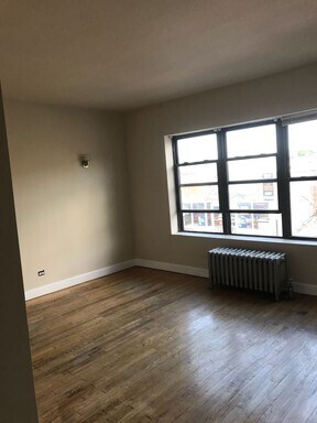 Building Photo - 1-Bed/1-bath condo for rent - heat included