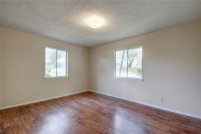 Building Photo - 2311 Teri Rd