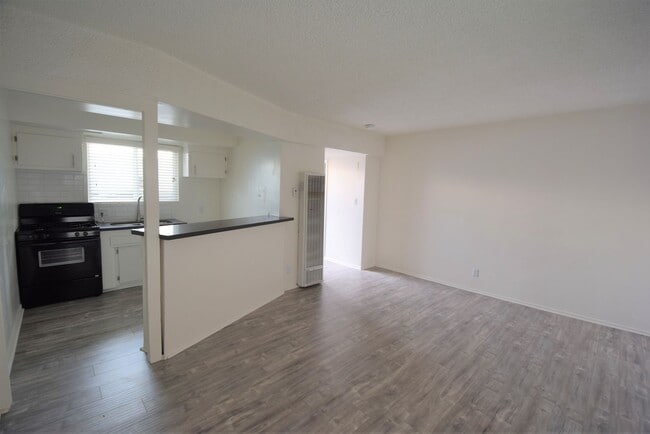 Building Photo - 5939 Cedros Ave