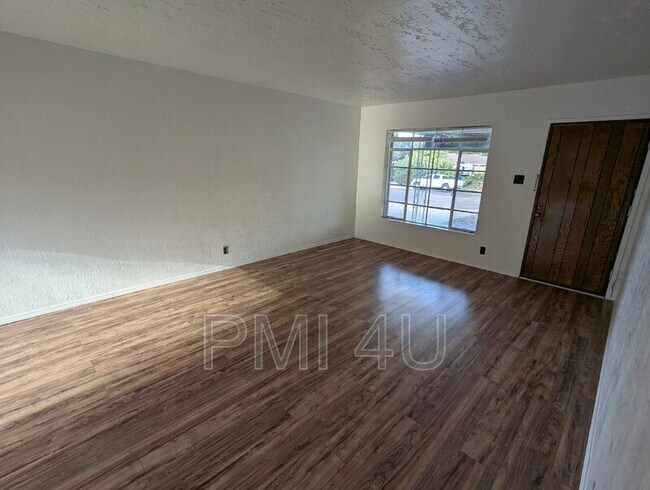 Building Photo - 2812 Los Arboles Ct NE