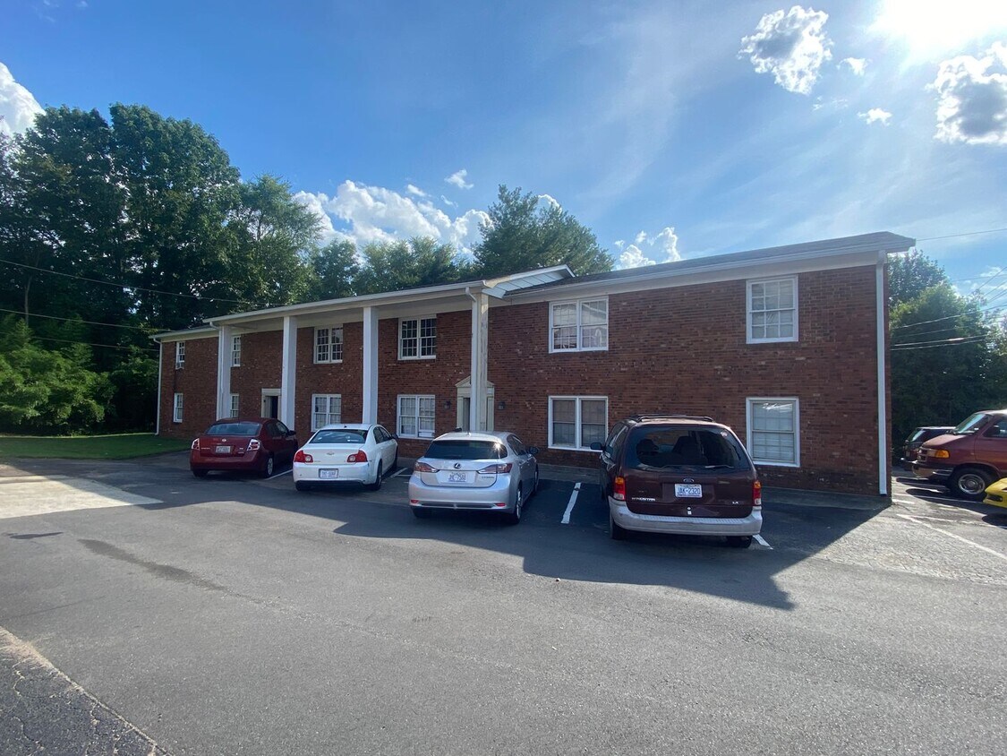 Primary Photo - 2bed/1ba Apt off S Main Kannapolis close t...