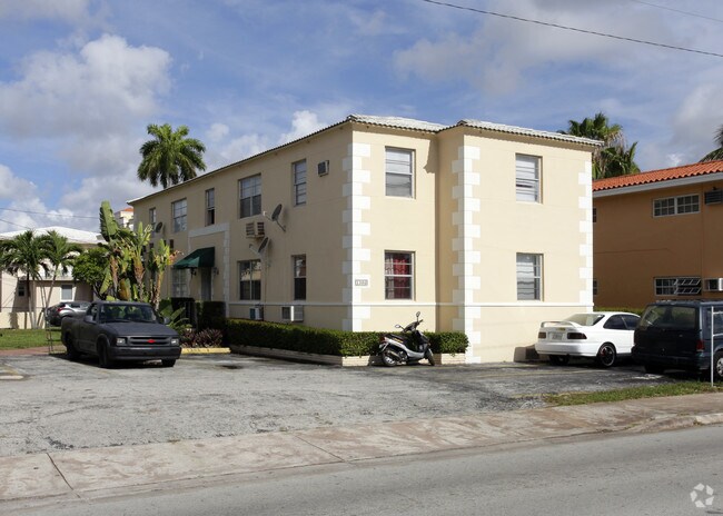 Building Photo - 1306 - 1310 SW 37th Ave