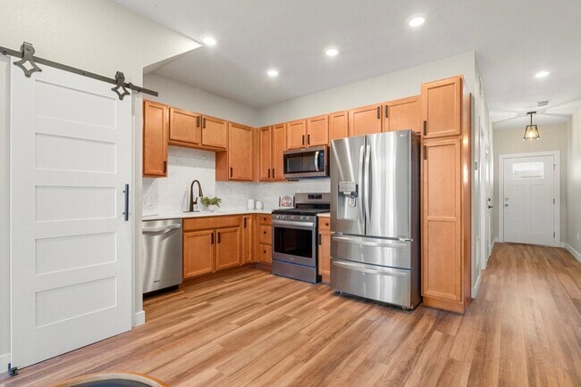 Foto del edificio - 1071 Oak Cir