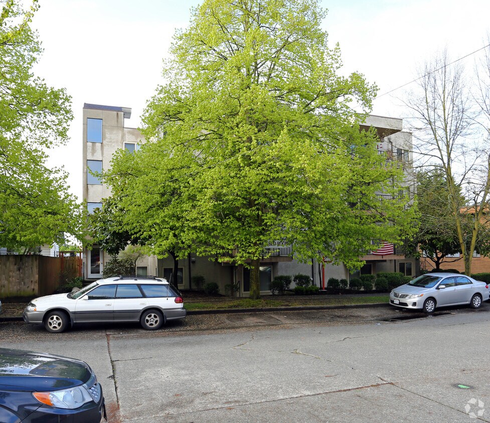 Foto del edificio - 1707 NW 57th St