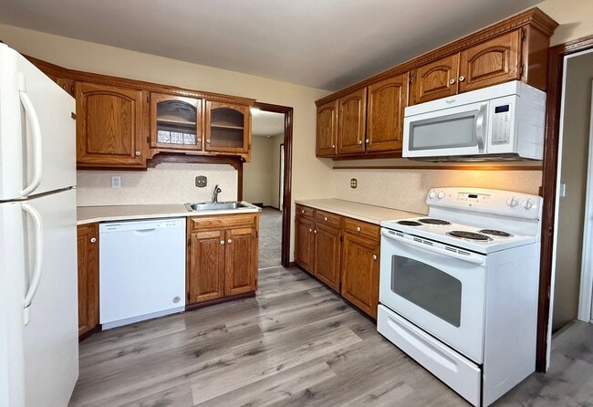 Building Photo - Spacious 4 Bedroom Home + Garage, Fenced Backyard & Bonus Lower Level