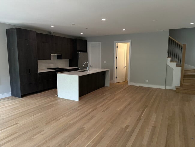 Foto del edificio - 4243 N Damen Ave