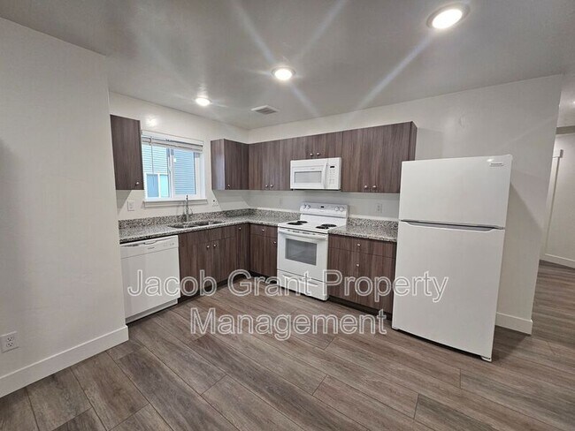 Foto del edificio - 6133 N Freedom Rd