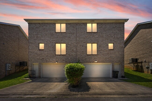 Building Photo - 27 Jahan Dr