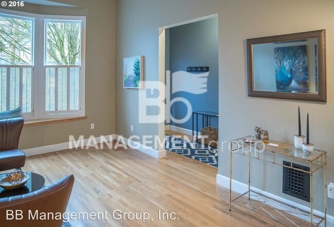 Building Photo - 2 br, 2.5 bath House - 2141 NW Everett Street