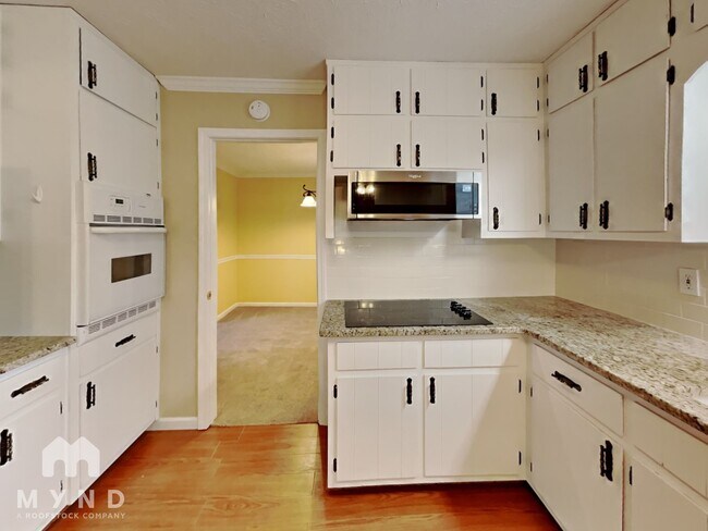 Building Photo - 1645 Brantford Dr