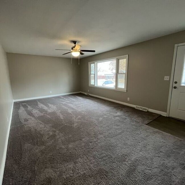 Foto del edificio - Coming soon! 3 bedroom, 1 1/2 bath, 2 car ...