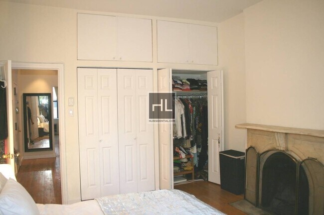 Building Photo - 245 E 60th St