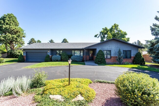 Foto del edificio - Ranch Style Home Located inside Kissing Camels!