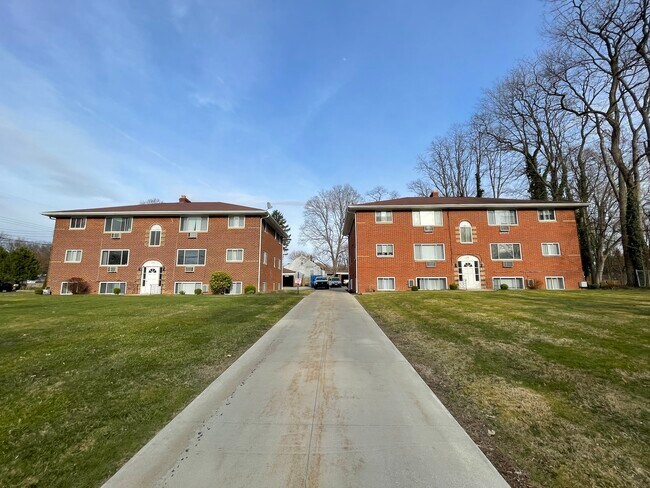 Building Photo - 336 N Main St