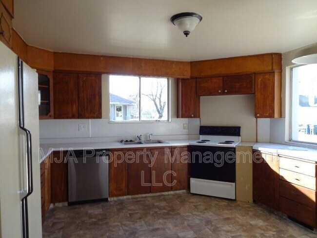 Foto del edificio - 352 Hampton Ave S