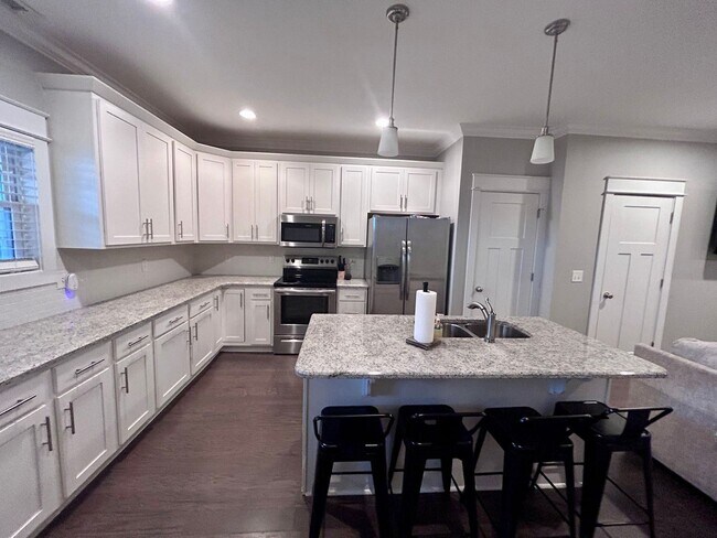 Building Photo - 2 br, 2.5 bath House - 1019 N Maple St. Un...