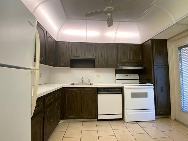 Building Photo - 2851 S Palm Aire Dr