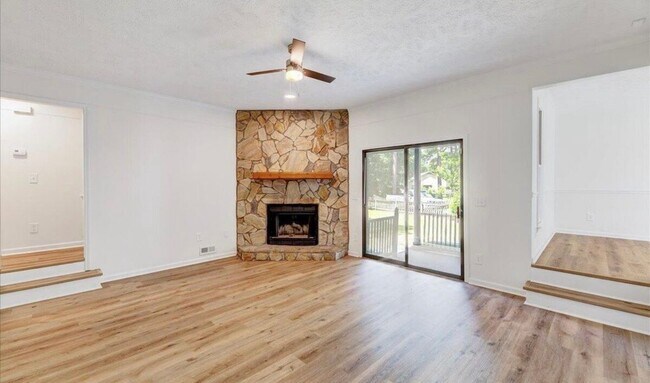 Foto del edificio - 7165 Dayspring Dr