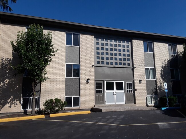 Building Photo - 5600 N Main St