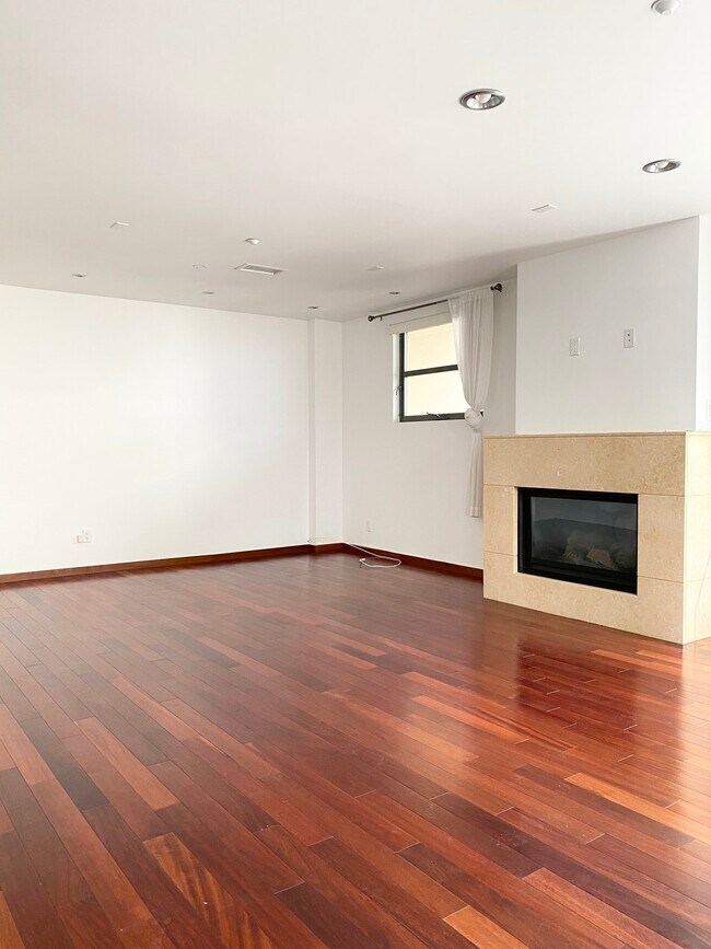 Building Photo - 914 14th Street, Unit 105