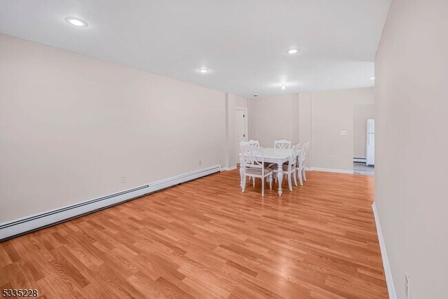 Foto del edificio - 77 Swartswood Rd
