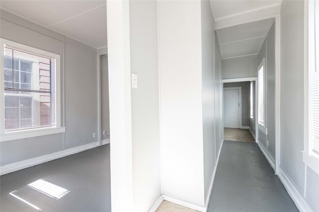 Foto del edificio - 1512 J H Clouser St