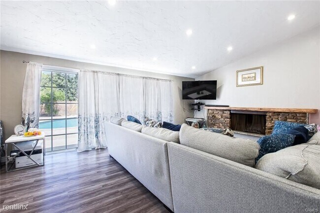 Foto del edificio - 3 br, 2 bath House - 22329 Bassett St