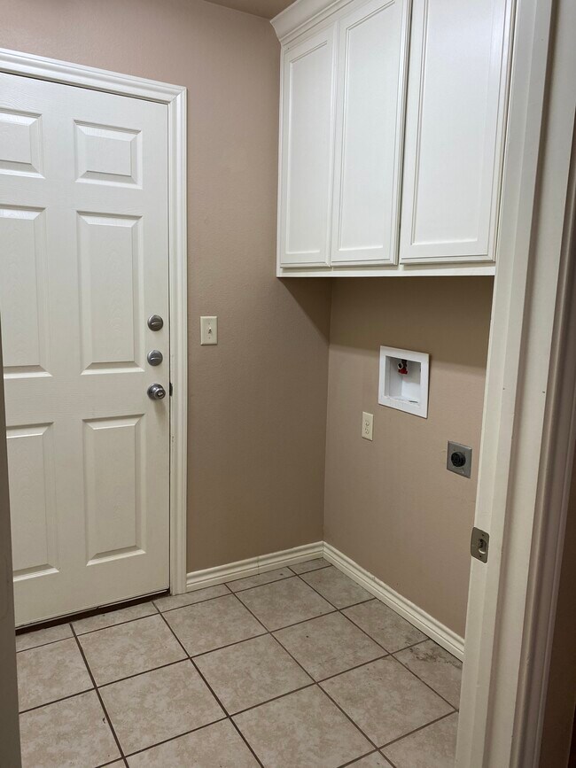 laundry room - 6936 County Road 1215