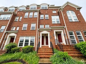Building Photo - 9606 Wigfall Way