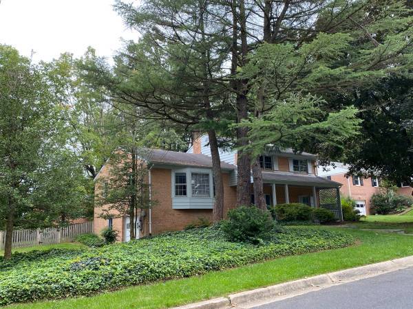 Building Photo - 8211 Thoreau Dr