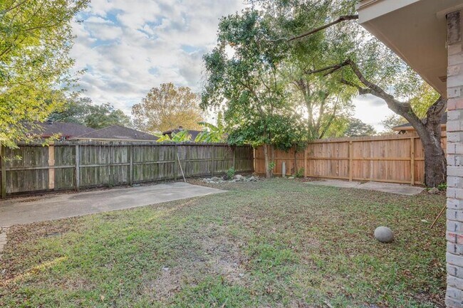 Foto del edificio - 507 Whippoorwill Dr