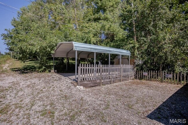 Building Photo - 6511 Old St Louis Rd