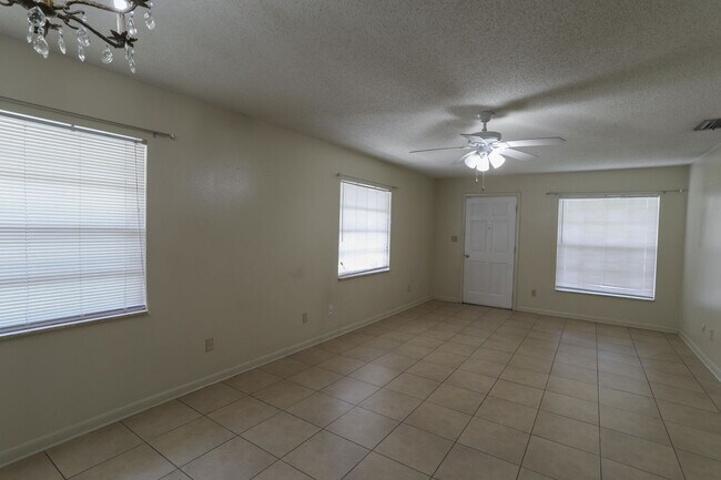Foto del edificio - 4219 Parkside Dr