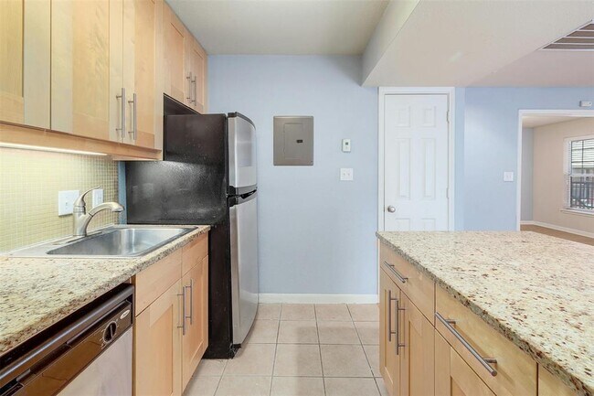 Foto del edificio - 7685 Northcross Dr