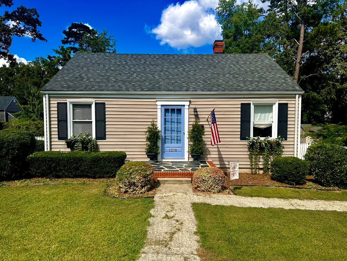 Primary Photo - 1210 Foxcroft Rd