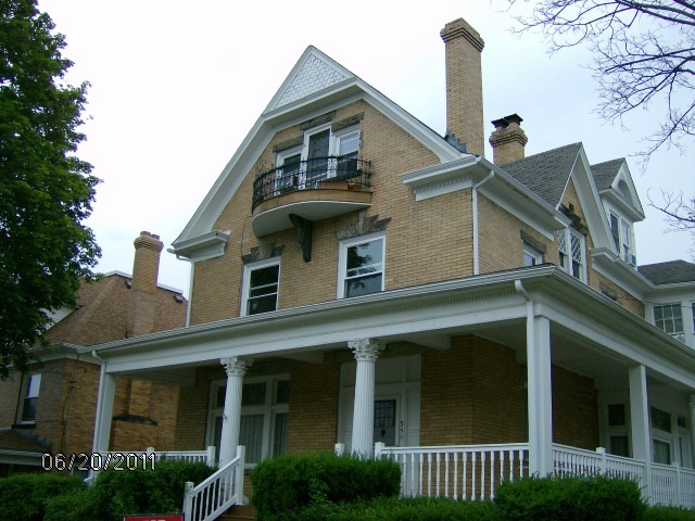 Building Photo - 544 E Pearl St