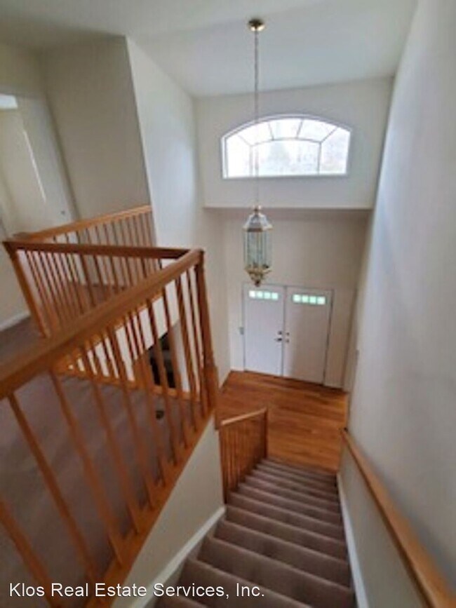 Building Photo - 4 br, 3 bath House - 677 Huntington Place