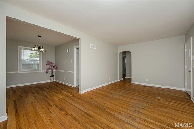 Building Photo - 1225 Newark Dr