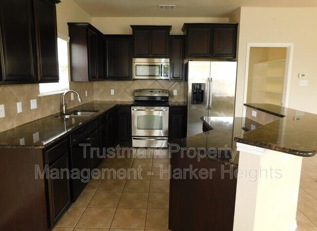 Foto del edificio - 6202 Suellen Ln