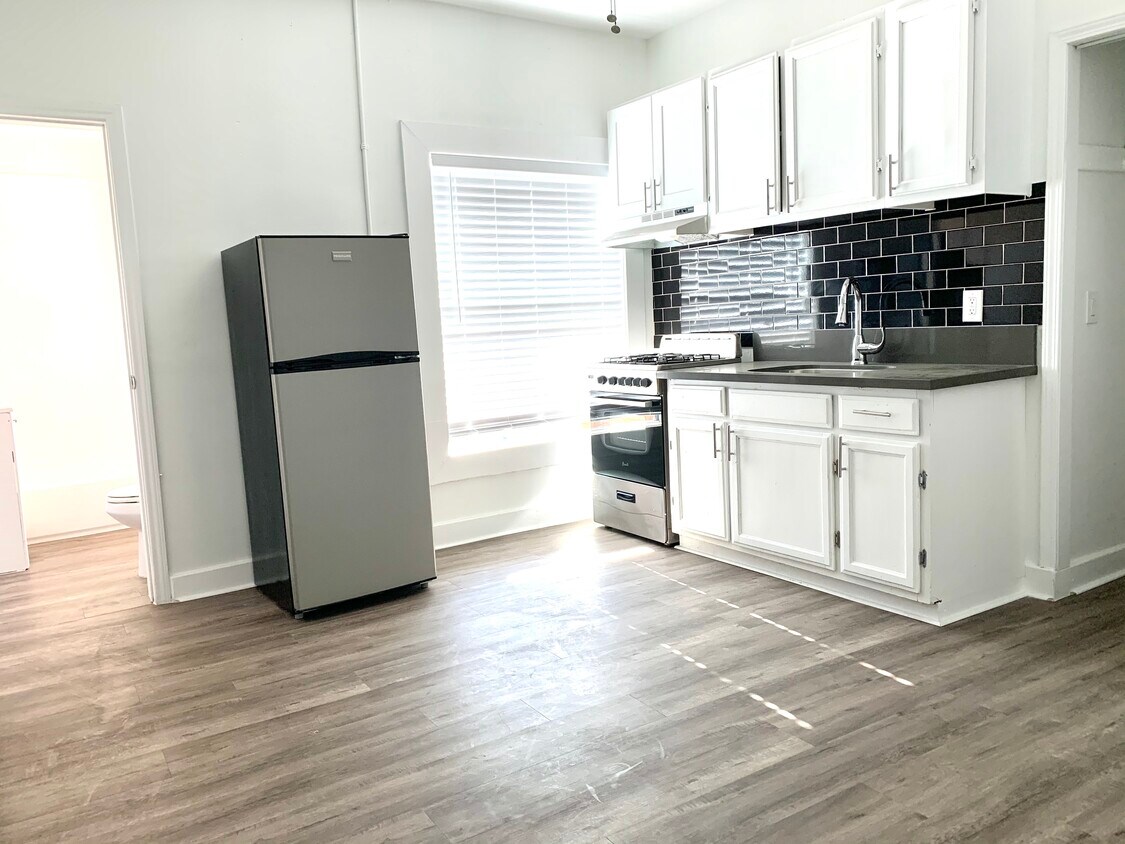 Primary Photo - 744 Beacon Ave, Los Angeles, CA 90017