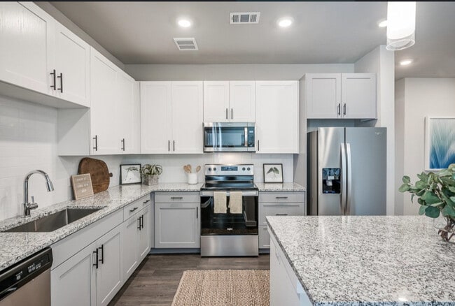 Up to 6 Weeks FREE – Make Your Move Today! - Up to 6 Weeks FREE – Make Your Move Today! Apartment