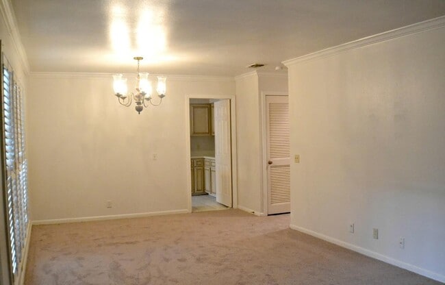 Building Photo - 165 W Rampart Dr