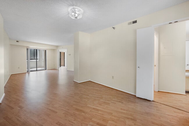 Spacious Living & Dining Area - 15115 Interlachen Dr