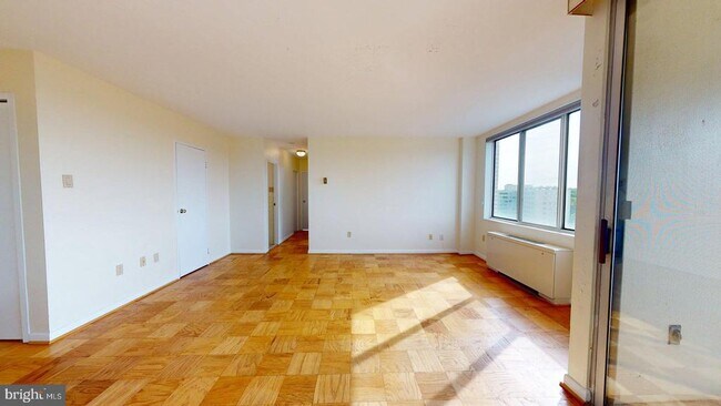 Building Photo - 6641 Wakefield Dr